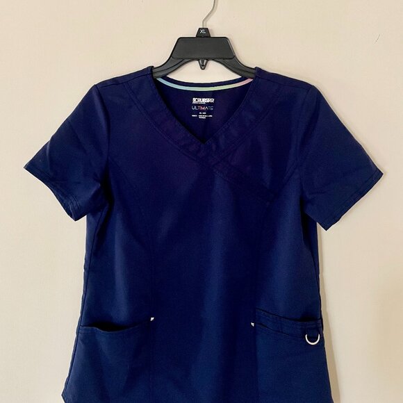 V neck scrub top with pockets - Picture 7 of 10